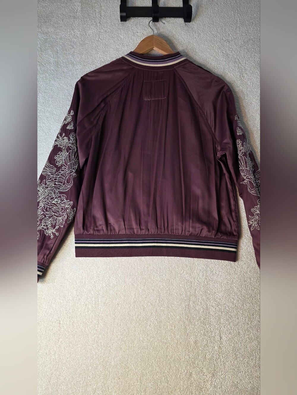 American Eagle Burgendy Embroidered Satin Bomber Jacket Floral Feminine Street M - Picture 8 of 8